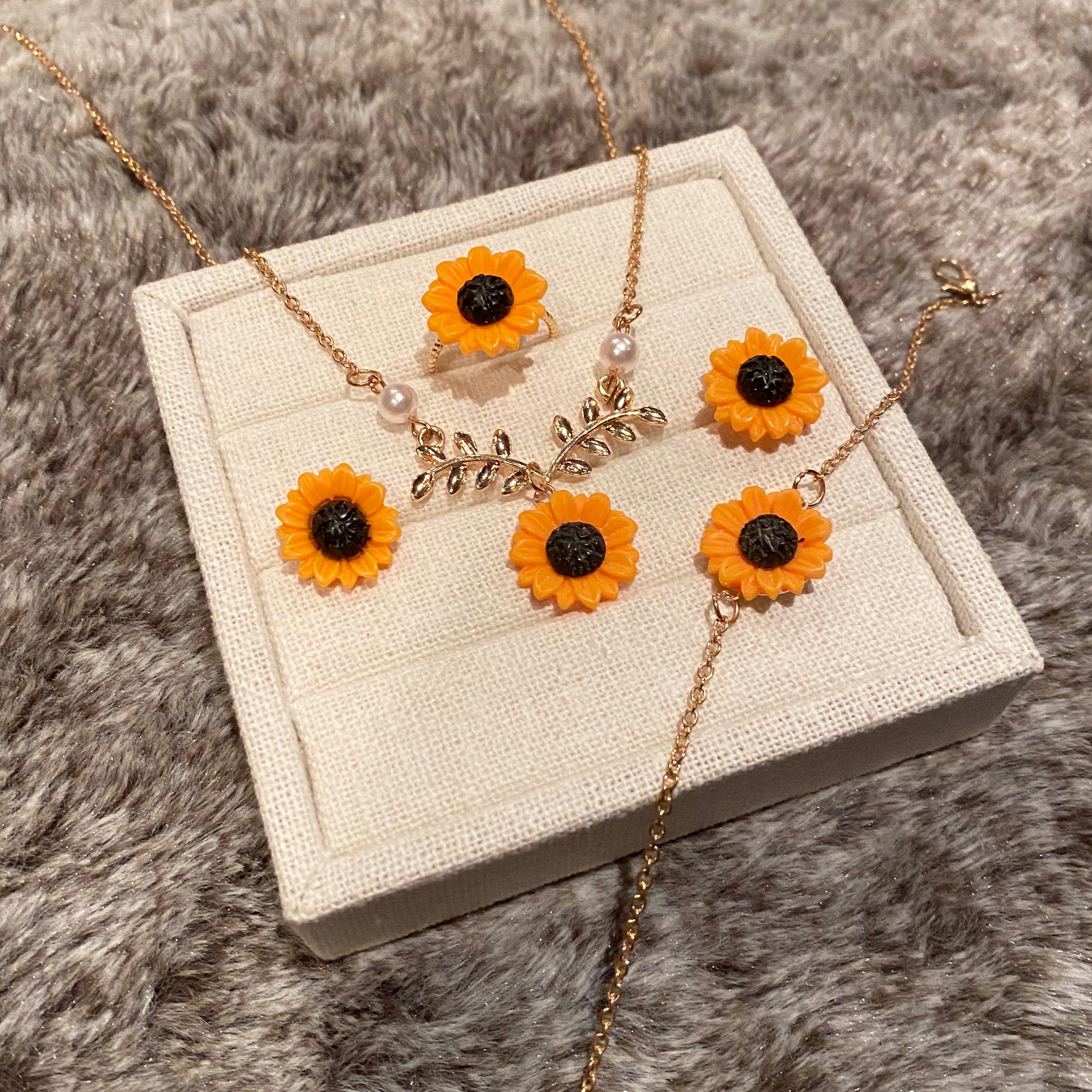 Sunflower necklace outlet set